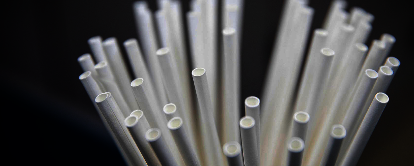 Paper straws, produced by Körber's Psios machine, with green biodegradable filter and 100% compostable logo.